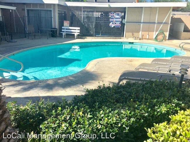 Building Photo - 2 br, 2 bath Apartment - 410 N. Clark St #A