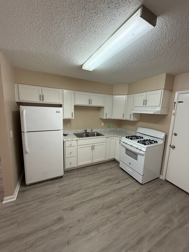 Foto del edificio - 830 Cardinal St