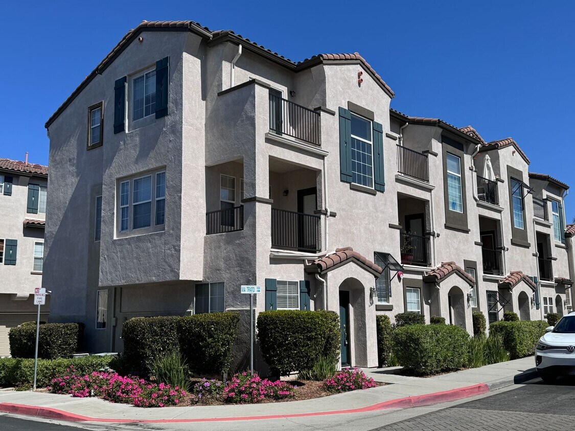 Foto principal - Carlsbad Townhome with AC!