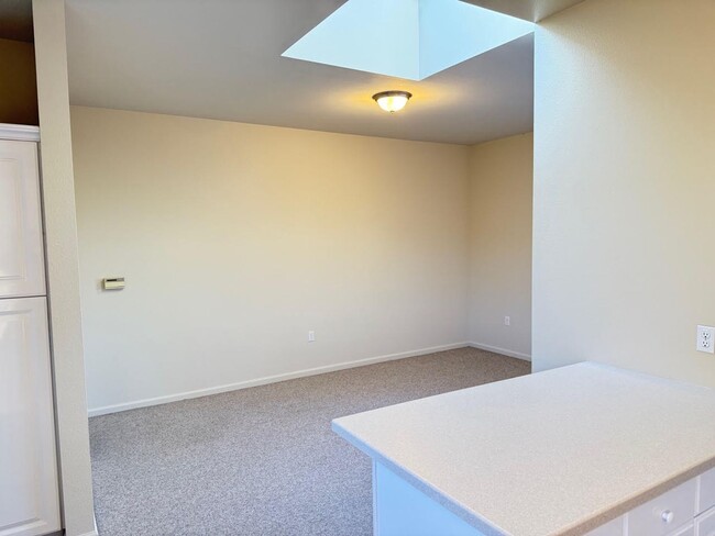 Foto del edificio - Stylish Rockridge Condo – Prime Location, ...