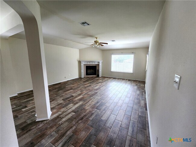 Foto del edificio - 105 E Great Plains Trail