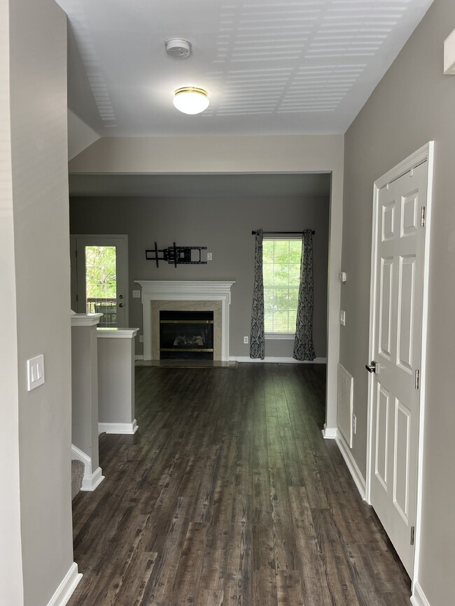 Building Photo - 694 Huffine Manor Cir