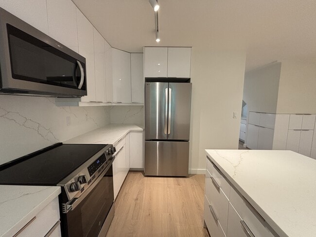 Building Photo - 500 Kawaihae St