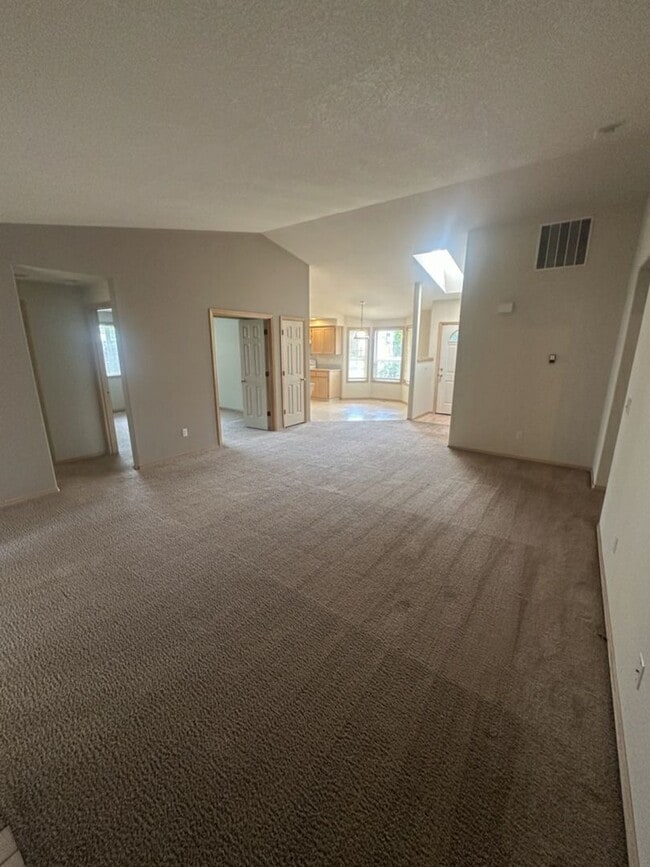 Building Photo - Ranch, 2 Bedroom + Bonus Room / Office.