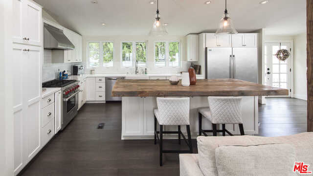 Foto del edificio - 29500 Heathercliff Rd