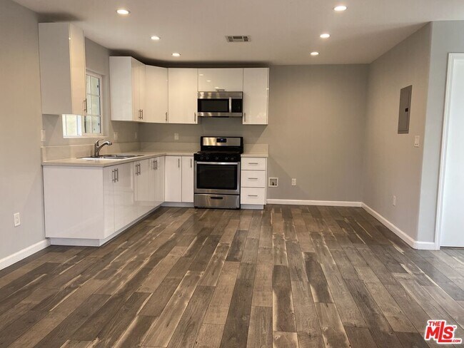 Foto del edificio - 8448 Fenwick St