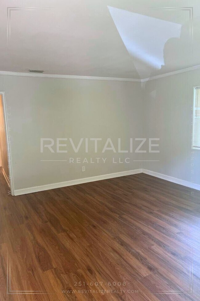 Building Photo - Modern 3 Bed / 2 Bath in Berkshire Hills