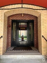 Building Photo - 203 6th Ave E