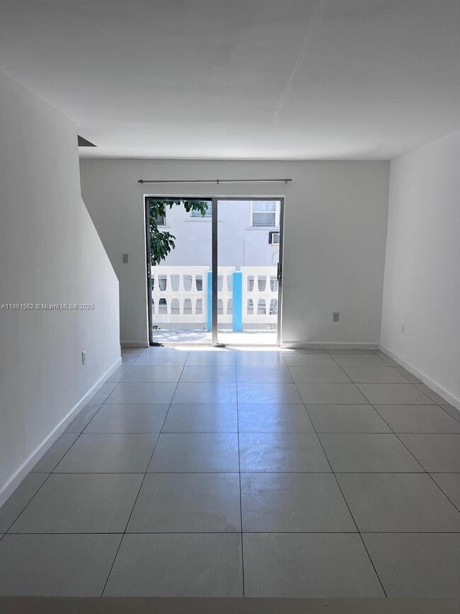 Building Photo - 7820 NE Bayshore Ct