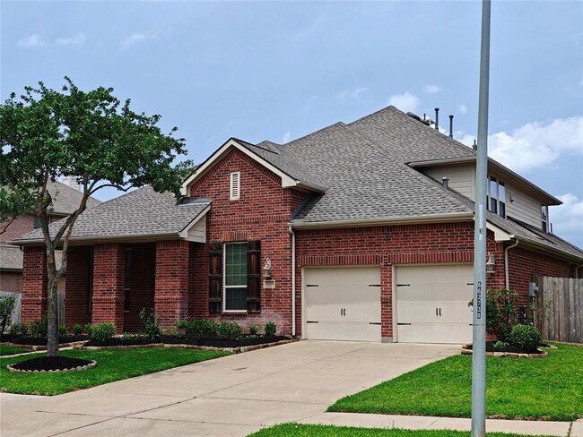 Foto del edificio - 5551 Twin Rivers Ln