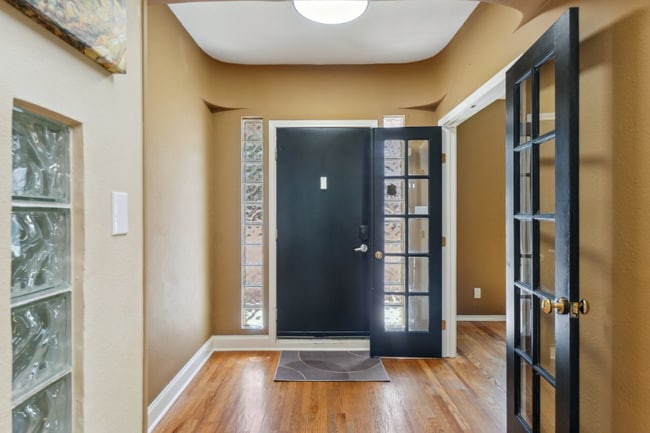 Building Photo - 4040 Avondale Ave
