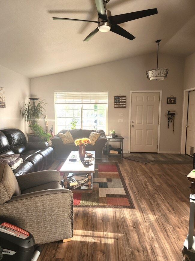 Foto del edificio - 5810 N Loraine St