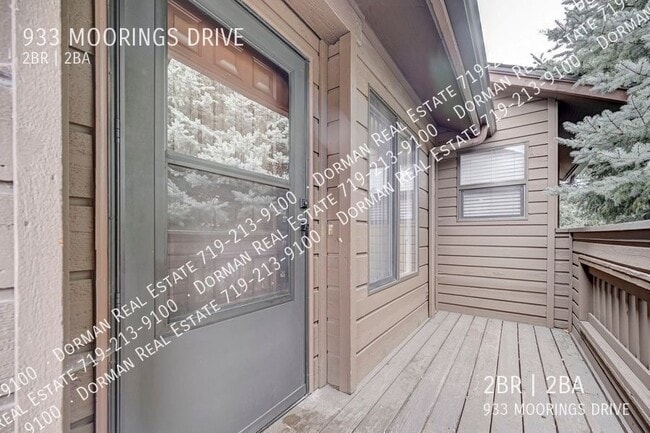 Photo - 933 MOORINGS DRIVE- House