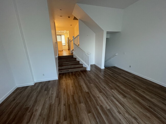 Building Photo - 5405 W 149th Pl