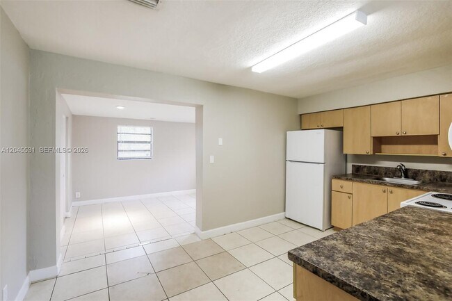 Foto del edificio - 4951 SW 16th St