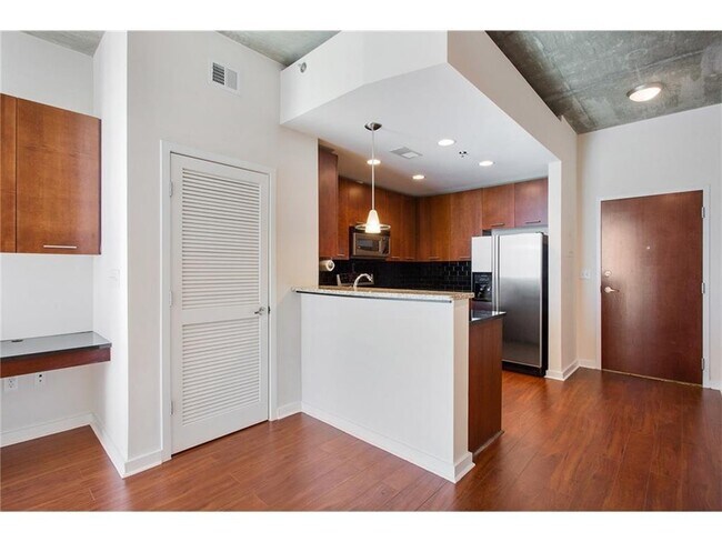 Foto del edificio - 3324 Peachtree Rd NE