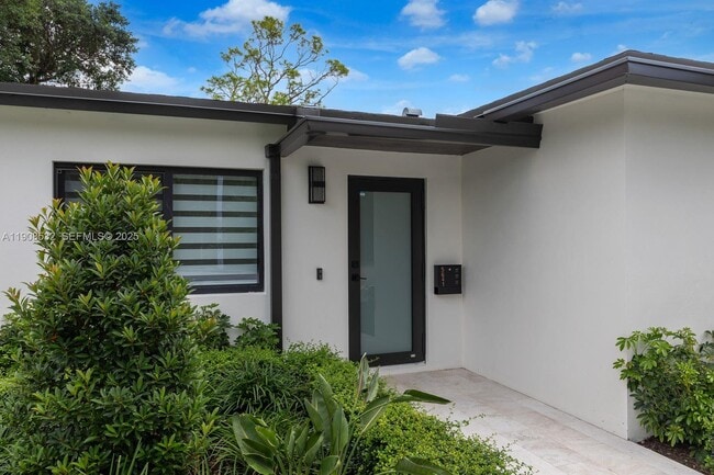 Foto del edificio - 5641 SW 67th Ave