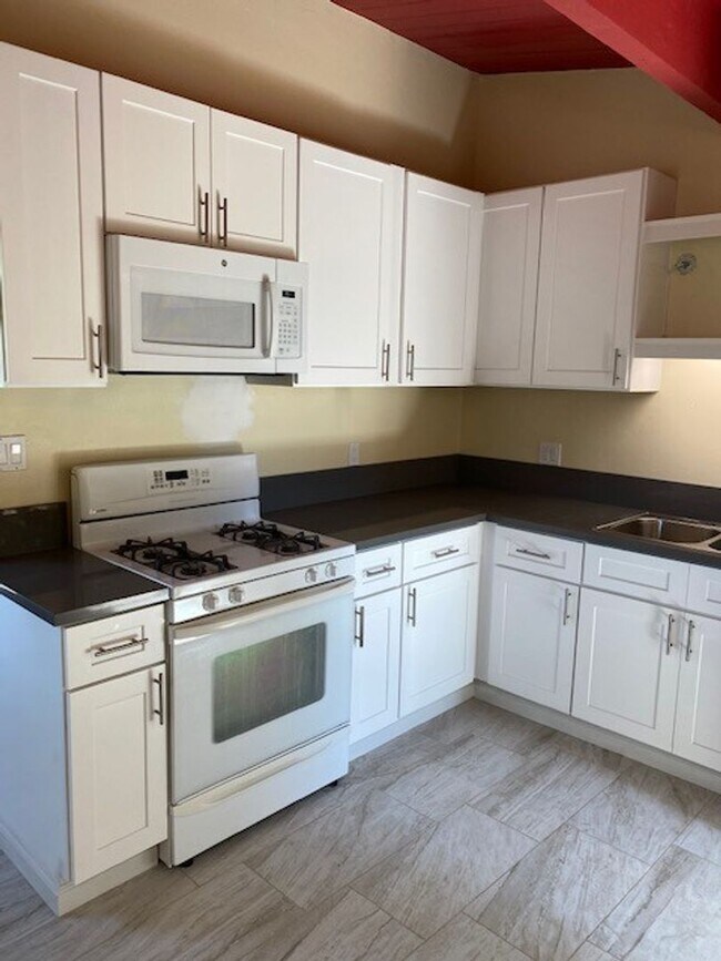 Foto del edificio - 4901 Frink Ave