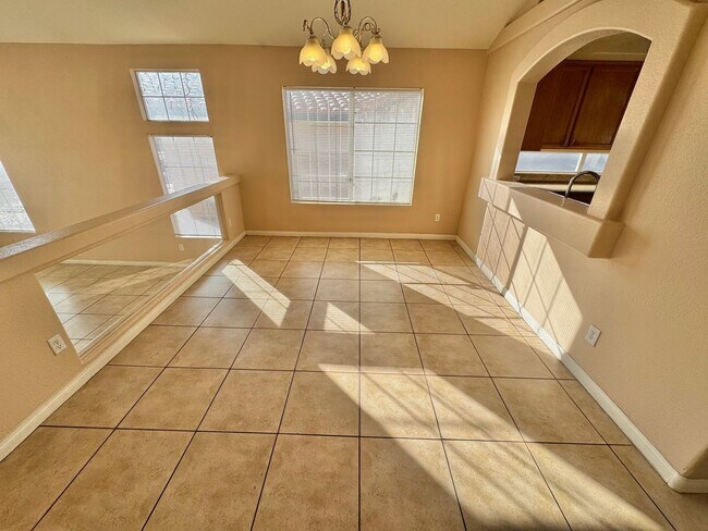 Foto del edificio - Charming home in a desirable Henderson neighborhood