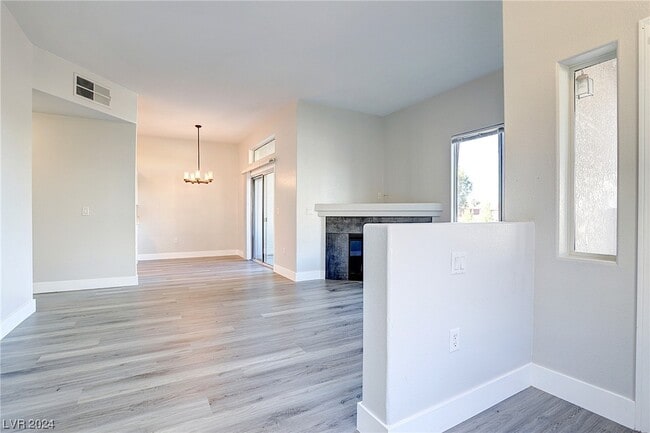 Building Photo - 2305 W Horizon Ridge Pkwy