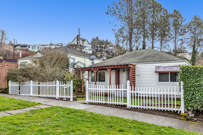 Building Photo - 5907 SW Admiral Way