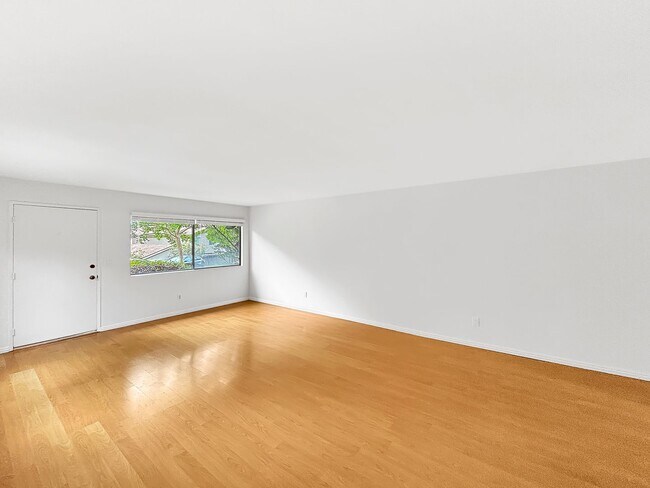 Foto del edificio - Charming 3BD/3BA Townhouse in University C...