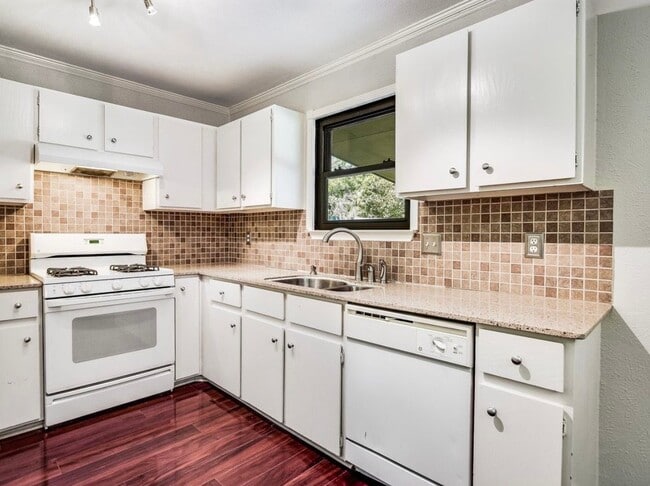 Foto del edificio - 7700 Wakefield Dr