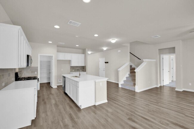 Building Photo - 1829 Leander Dr