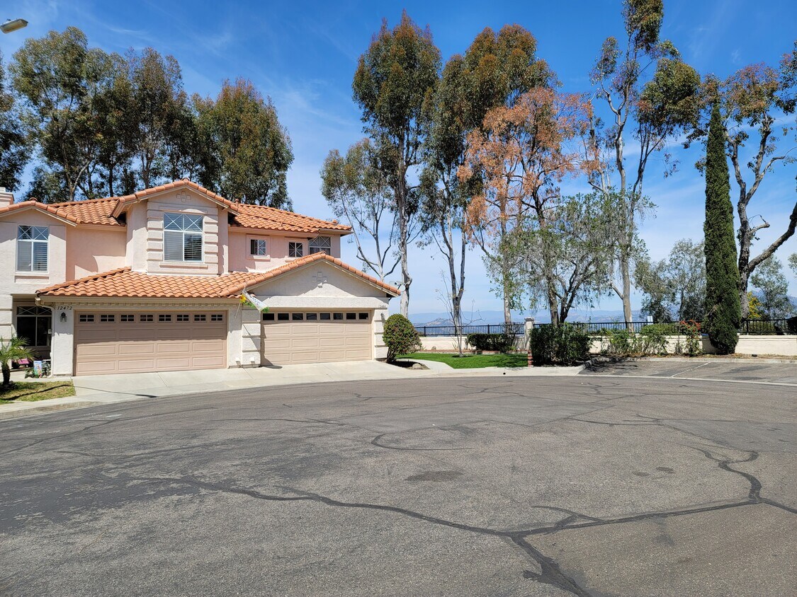 Quiet Cul de sac location with mountain views - 12477 Caminito Brioso