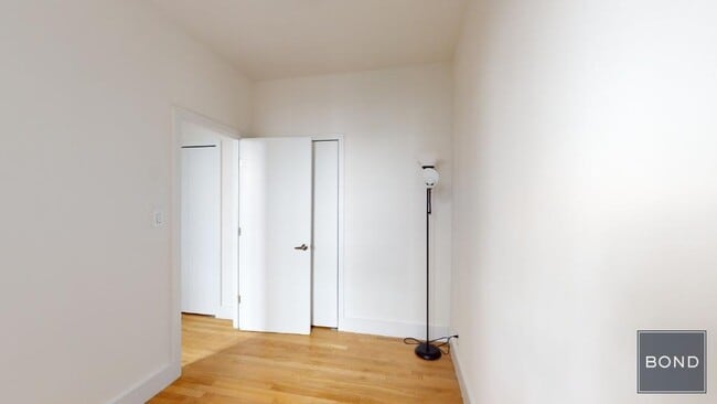 Building Photo - 415 E 73rd St