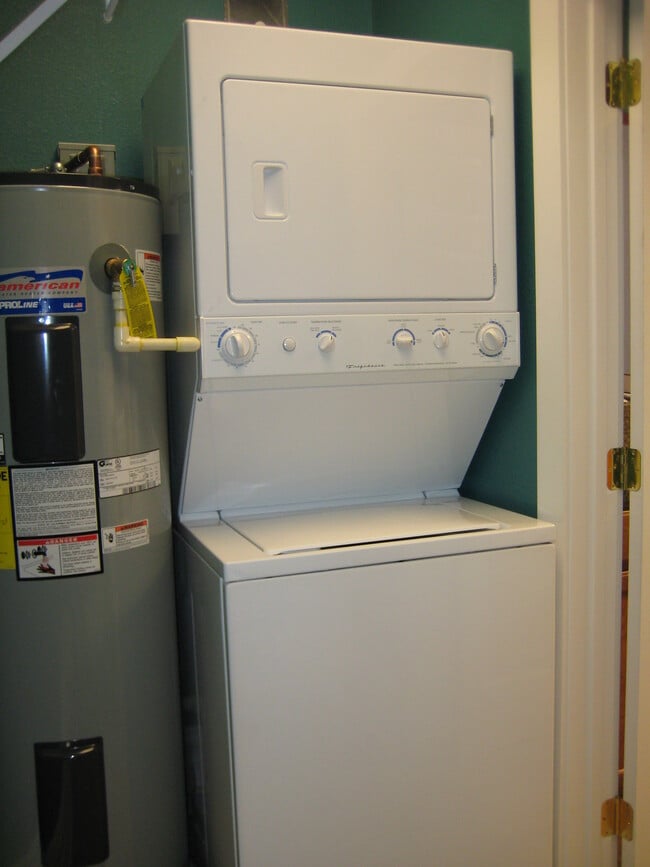 Laundry - 903 S Main St