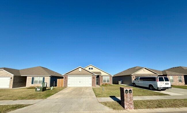 Foto del edificio - 530 Woodcreek Lp