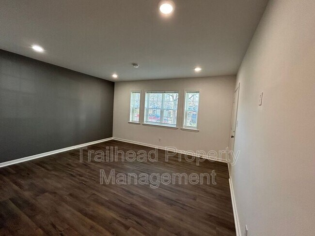 Building Photo - 6437 Brookside Blvd
