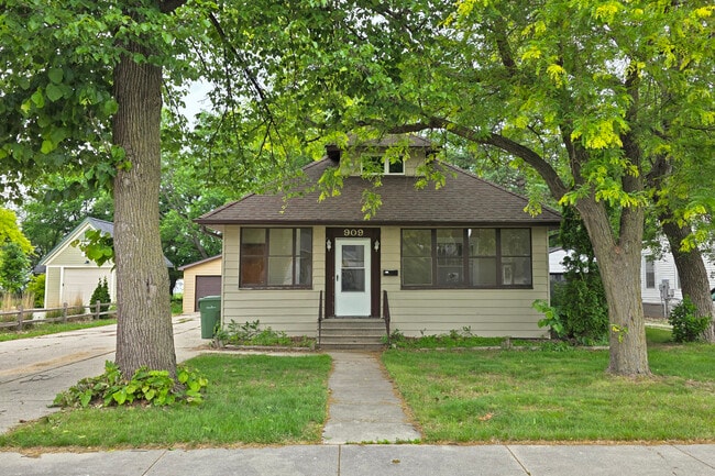 Foto principal - 909 6th Ave