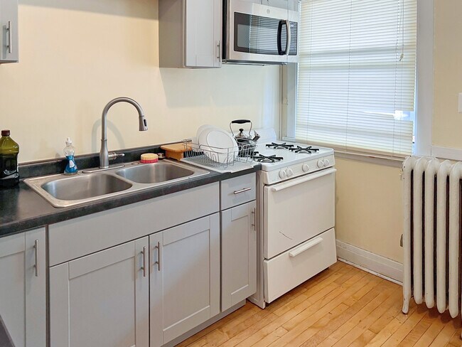 Foto del edificio - 127 N Addison Ave