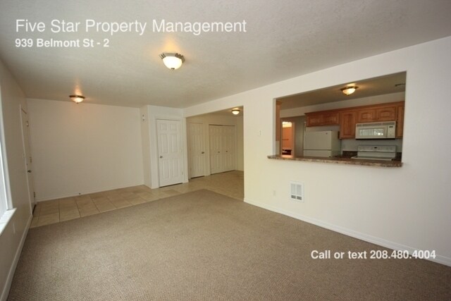 Building Photo - 939 Belmont St