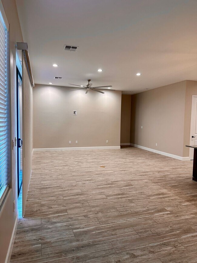 Foto del edificio - Brand new build - RV garage - located in t...