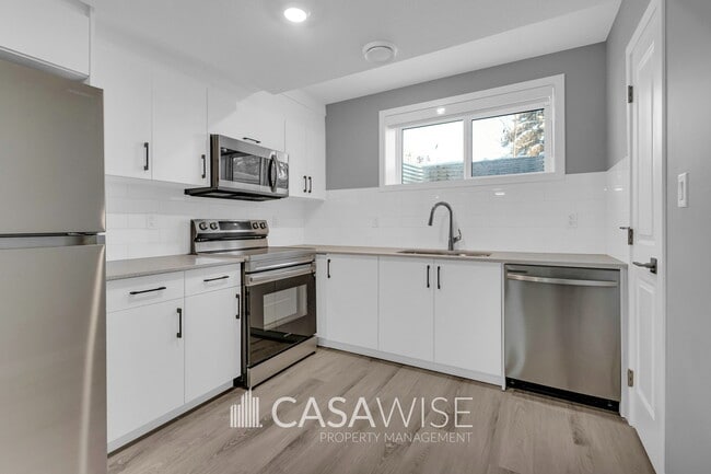 Building Photo - 9348-9154 154 St