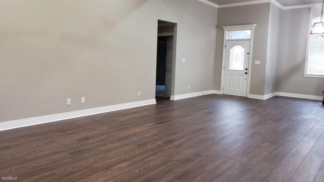 Building Photo - 4 br, 3.5 bath House - 5205 South 43rd Street