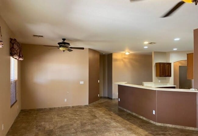Building Photo - 3 Bedroom, 2 Bath Home Available 09/06/25!