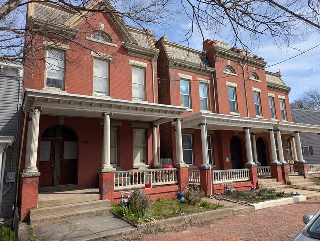 Building Photo - 804 W Clay St