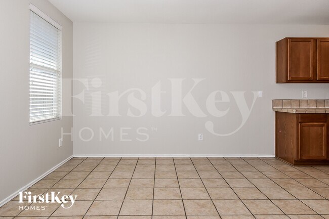 Building Photo - 609 Rosemary Dr