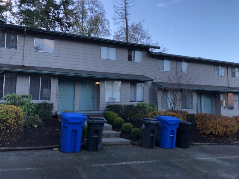 Primary Photo - 950 SW Harrier Cir