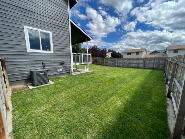 Foto del edificio - 610-612 12th St NE