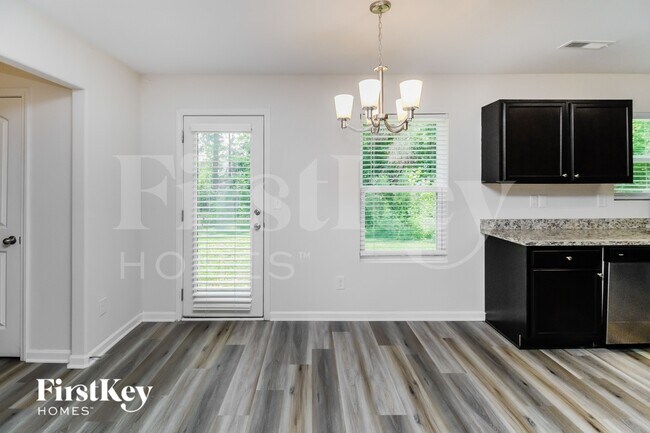 Foto del edificio - 4019 Maderia Dr NW