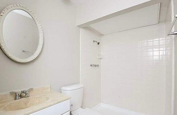 Building Photo - 4201 Yellowleaf Dr