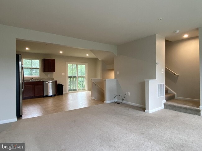 Building Photo - 44 Honeylocust Cir