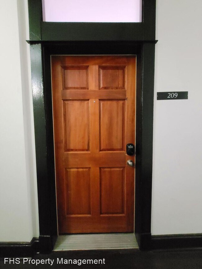 Foto del edificio - 1 br, 1 bath House - 302 W Commercial Unit...