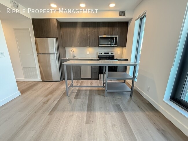 Building Photo - Modern 1 Beds, 1 Baths Apartment/Condo | A...