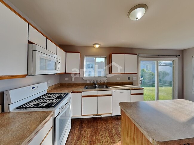 Building Photo - 300 Annandale Dr